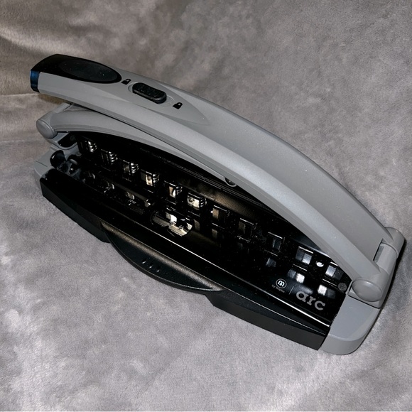 Staples Office Arc Desktop Paper Punch Poshmark